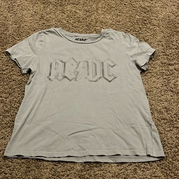 eight women’s shirts - Picture 3 of 9